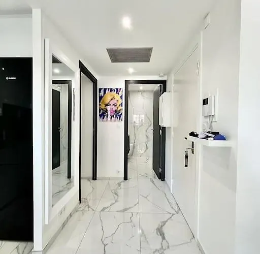 Gray D'albion -2a8- 1 Apartment